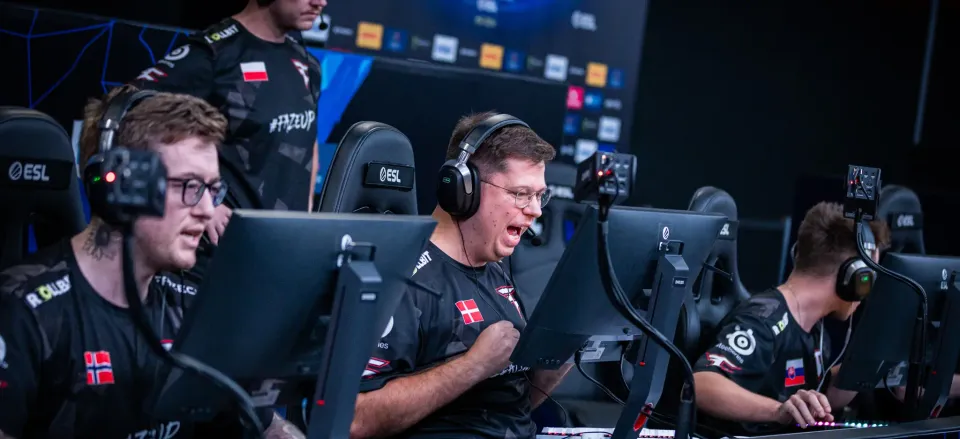 FaZe ve Complexity alt grupta ilerliyor, paiN ve Imperial IEM Rio'ya veda ediyor