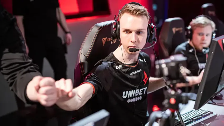 Rumors: Astralis will remove gla1ve and take Staehr instead