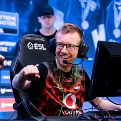 A scandal erupts: chrisJ raises a wave of criticism for racist statements