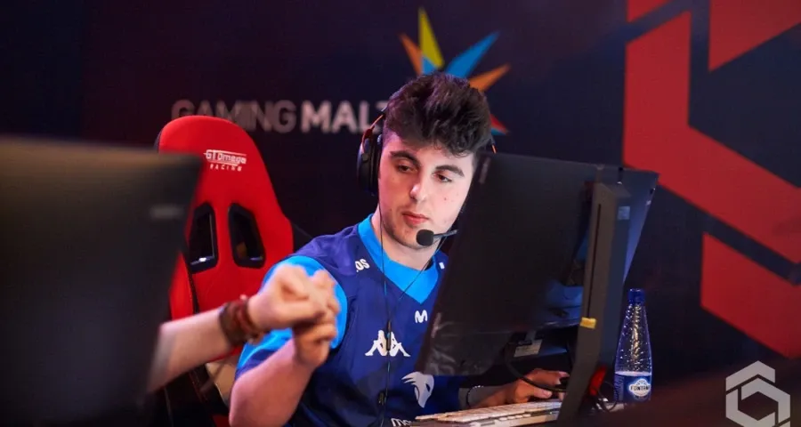 Movistar Riders has replaced dav1g with adamS