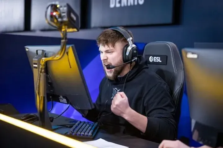 k0nfig landed in a mini-scandal due to a tweet with a sexual undertone