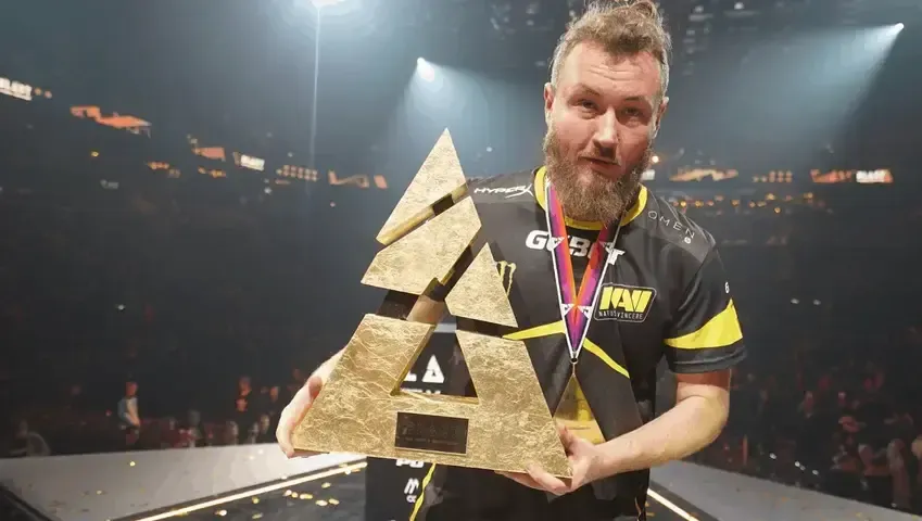Edward розповів, чому він не висловлювався про вторгнення Росії на територію України