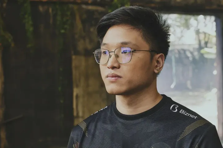 Emman leaves the roster of the Indonesian organization Rex Regum Qeon